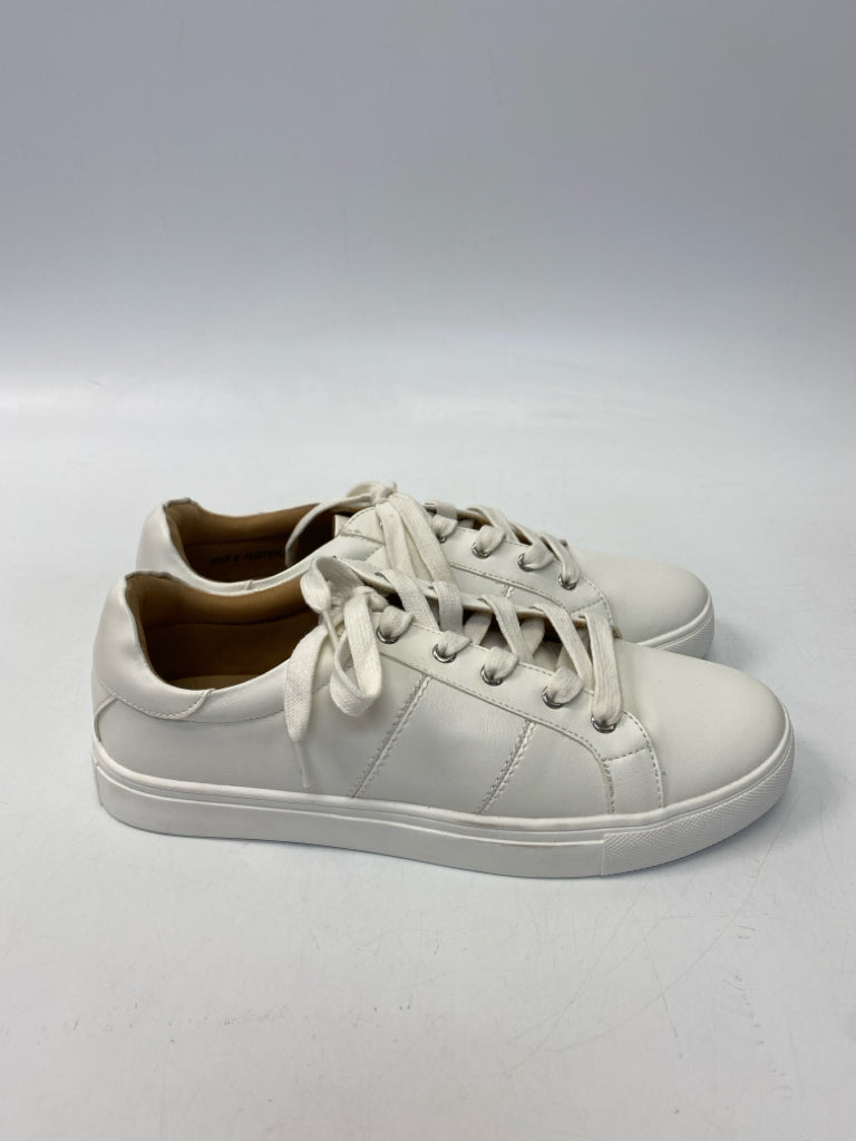 Dolce Vita  Size 9 White Lace-up Sneakers