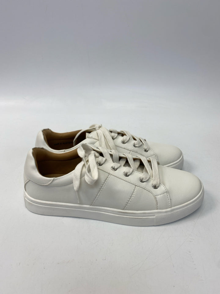 Dolce Vita  Size 9 White Lace-up Sneakers