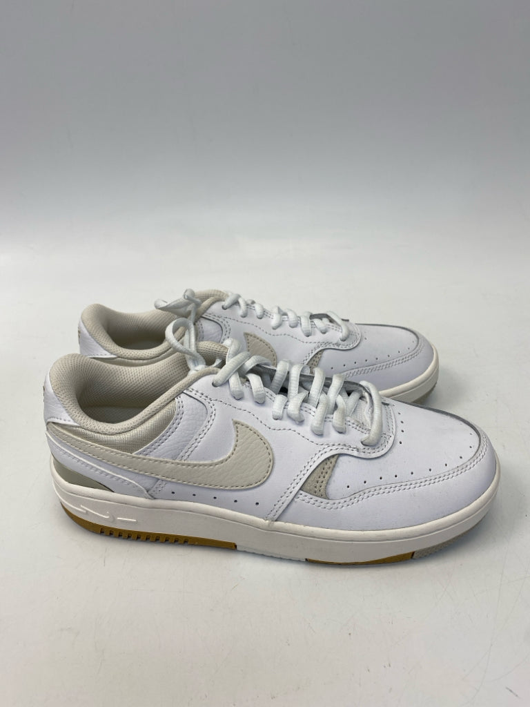 Nike  Size 7.5 White Lace-up Sneakers