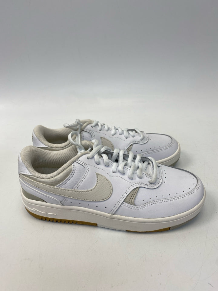 Nike  Size 7.5 White Lace-up Sneakers