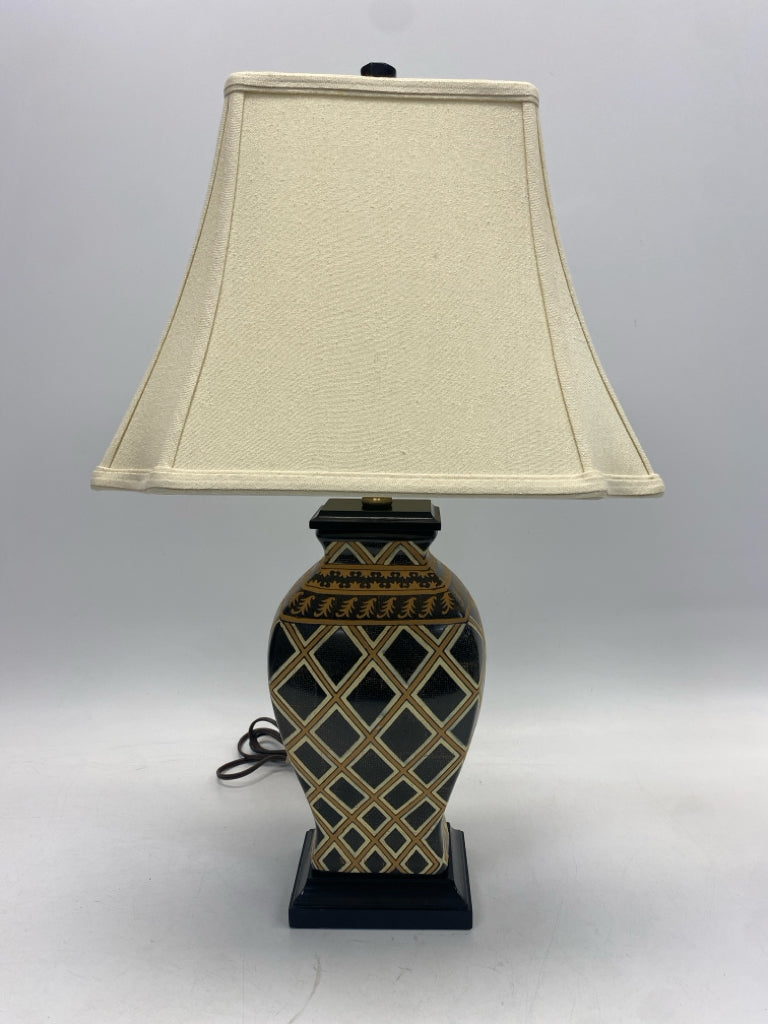 Black Tan/Cream Diamond Print Ceramic Lamp