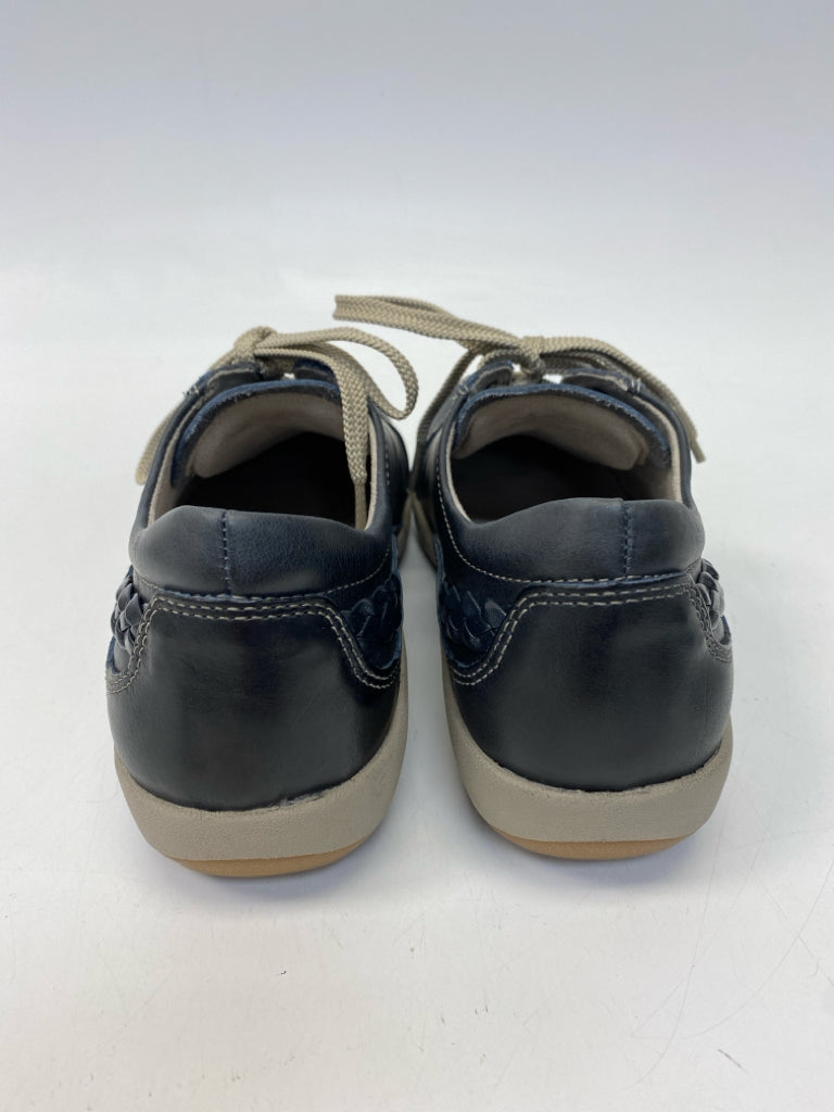 aetrex  Size 7.5 Black Lace-up Sneakers