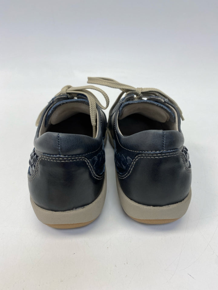aetrex  Size 7.5 Black Lace-up Sneakers