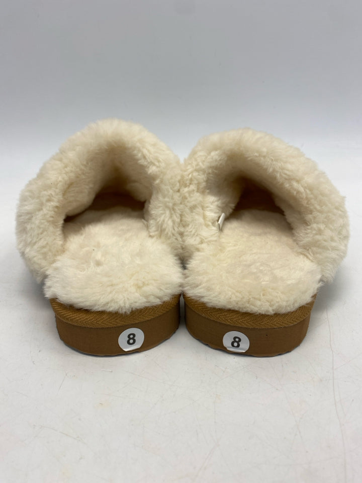 NWOT  OOW Size 8 Tan Knit Slippers