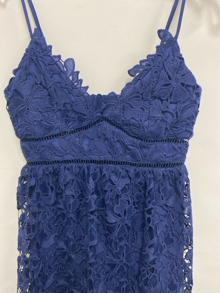 Size 4 Navy Lace Sleeveless Ladies Dress