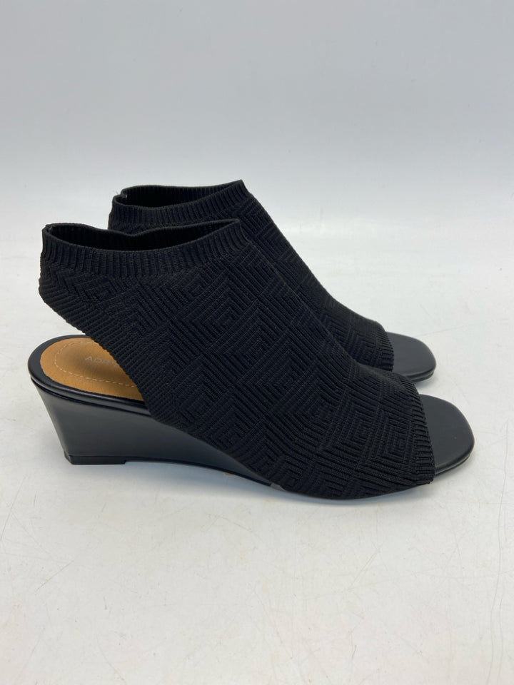 ADRIENNE VITTADINI  Size 7.5 Black Woven Fabric Sandals