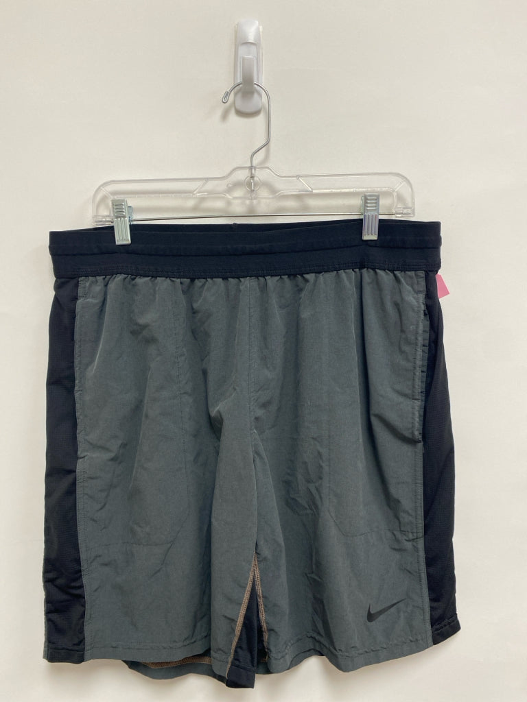 Nike Size XL Gray Black Men&