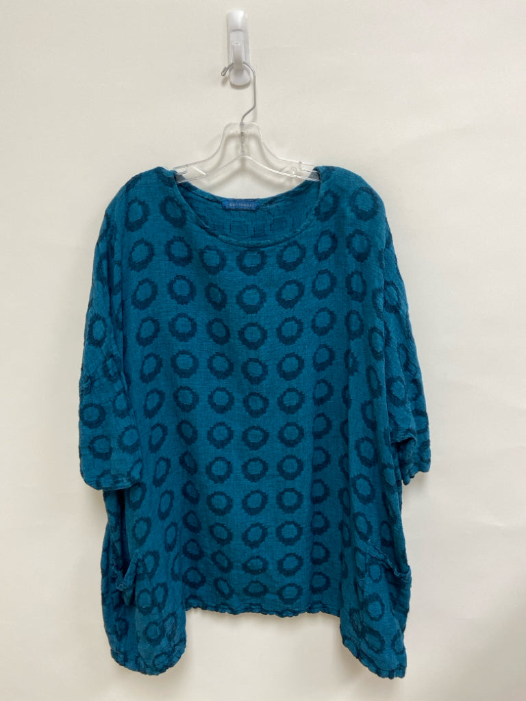 Cut Loose Size OSFA Dark Blue Circles Linen Ladies Top