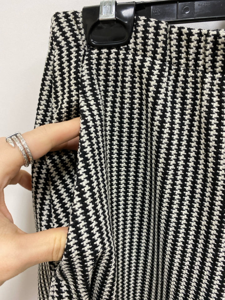 ALEMBIKA Size 6 White/Black Houndstooth Wide Leg Ladies Pants