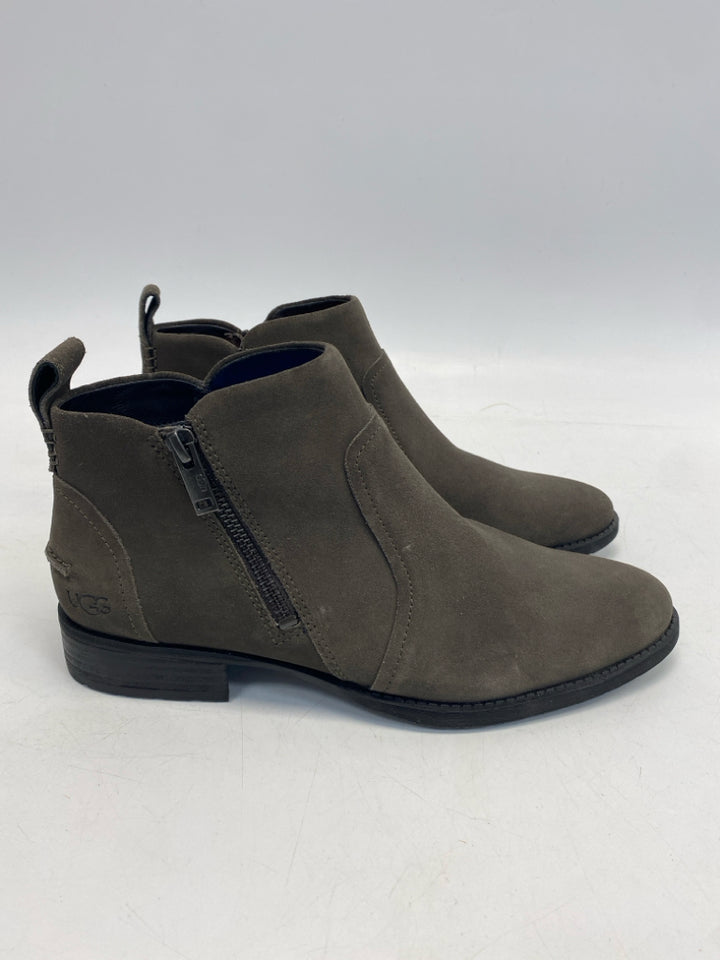 NWOT UGG US Shoe Size 9 Dark Gray Suede Boots