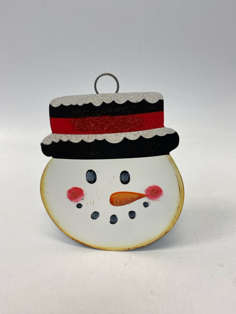 Roundtop Collection White Red/Black Christmas