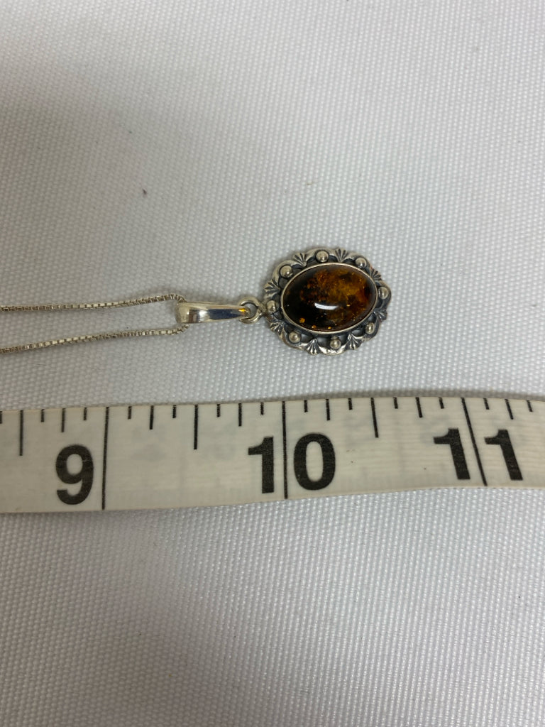 NWT Silver Brown Oval(s) Necklace