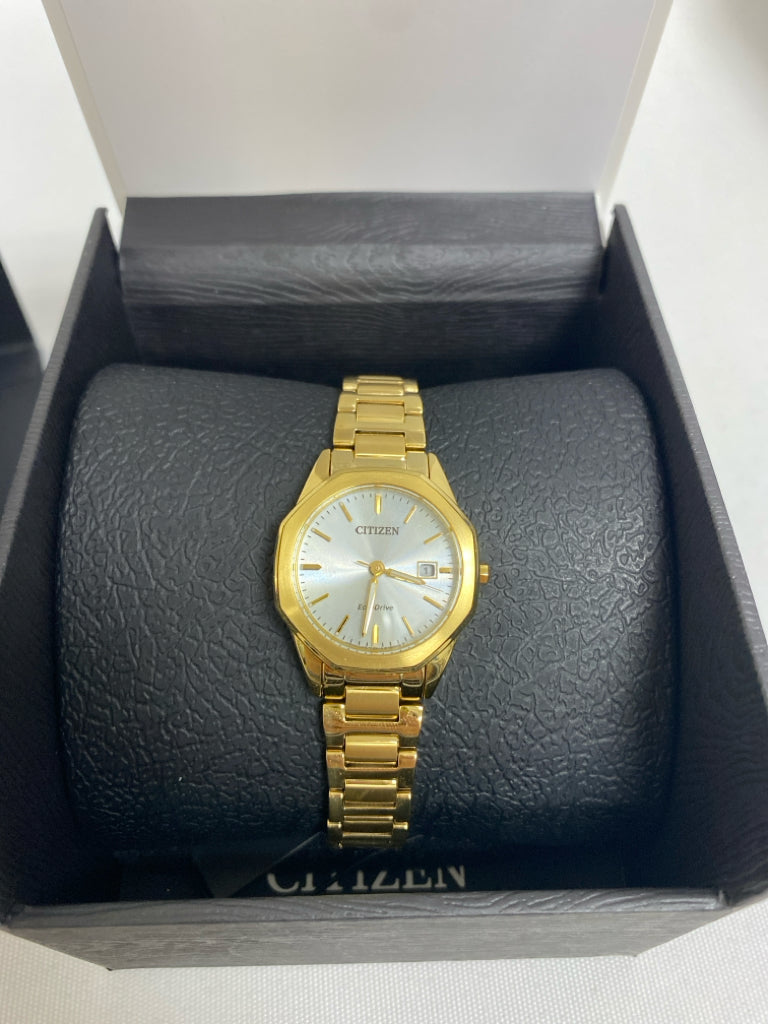 NEW/BOX Gold Color Link Ladies Wristwatch