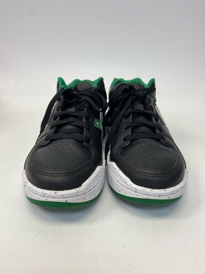 Nike SIZE 6 Black Green Boy&