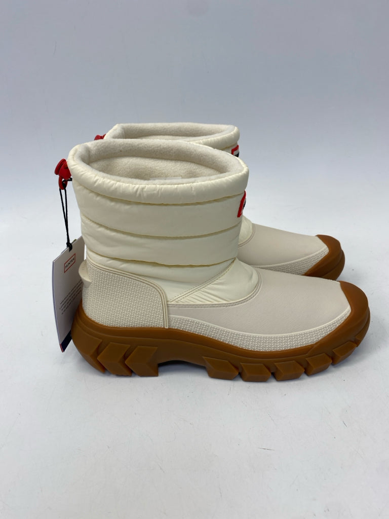 NWT Hunter US Shoe Size 9 Cream Boots