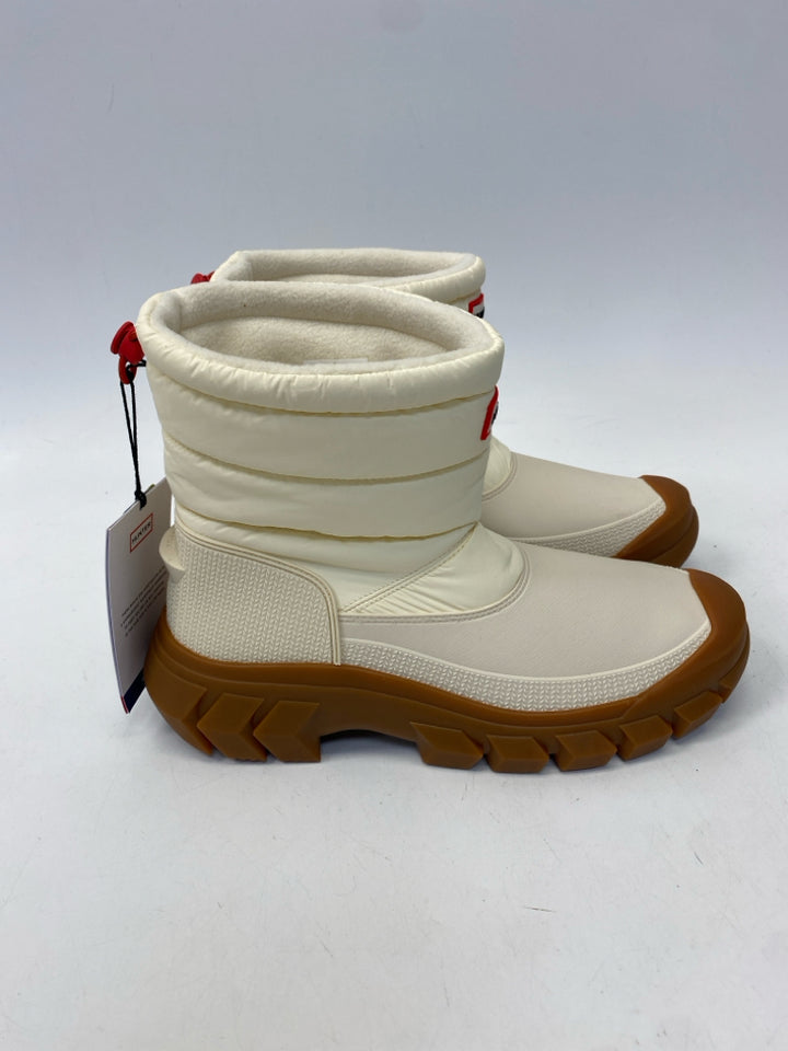 NWT Hunter US Shoe Size 9 Cream Boots