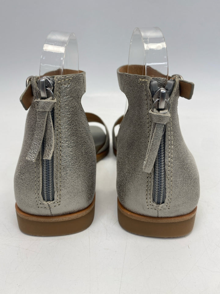 NWOT Sofft  Size 8 Silver Sandals