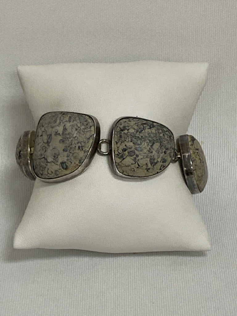 Cream/Gray Silver Stones Bracelet