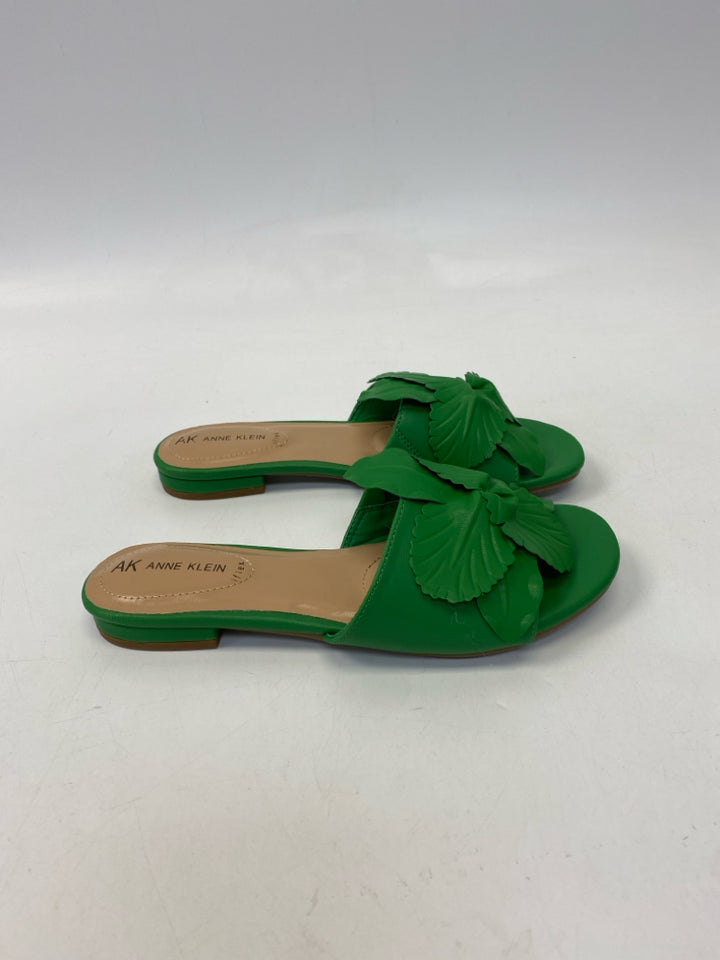 NWOT Anne Klein  Size 7 Green Leaves Sandals