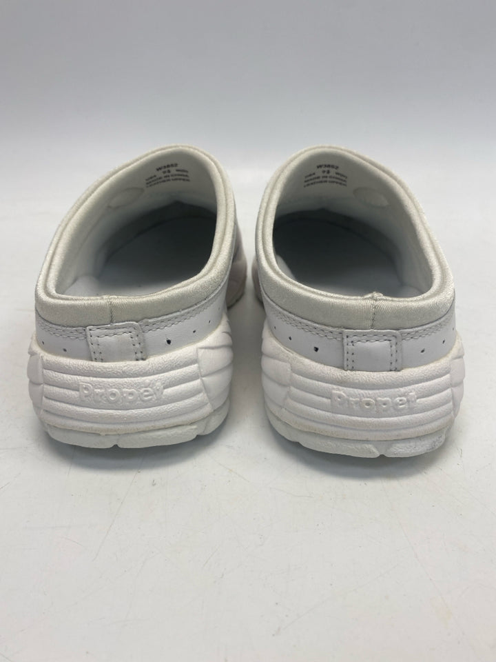 NWOT Propet  Size 9.5W  White Perforated Sneakers **WIDE**