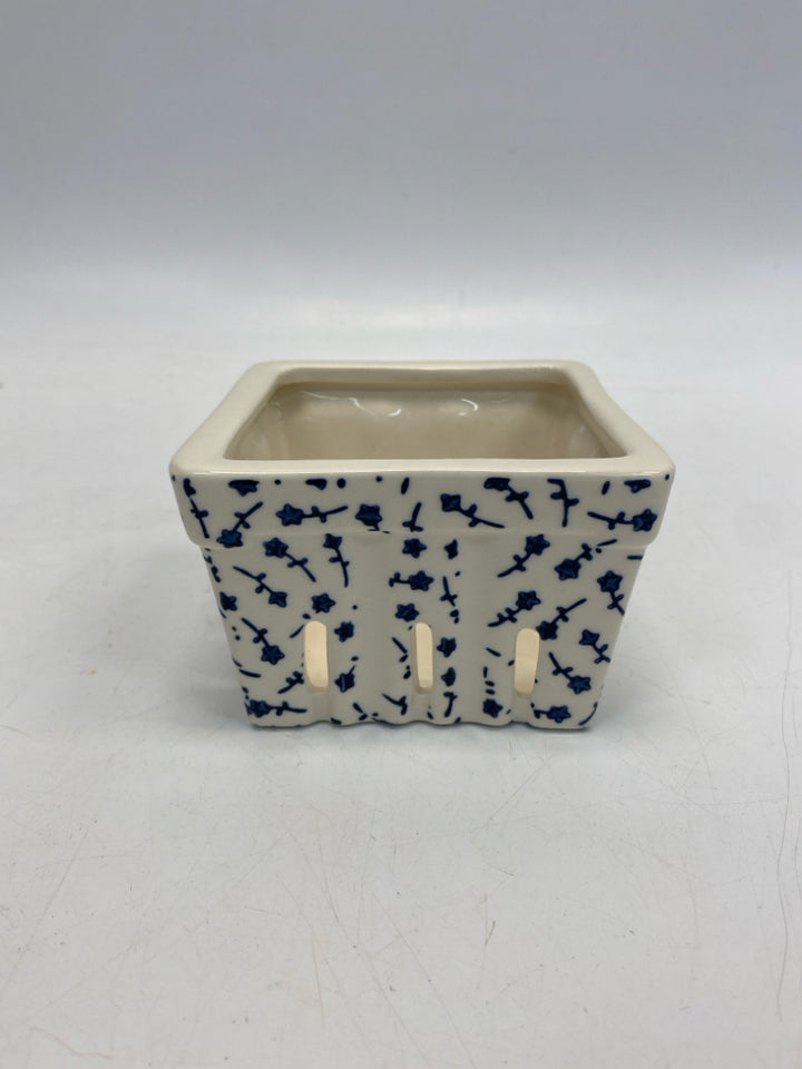 Cream Blue Flowers Collander