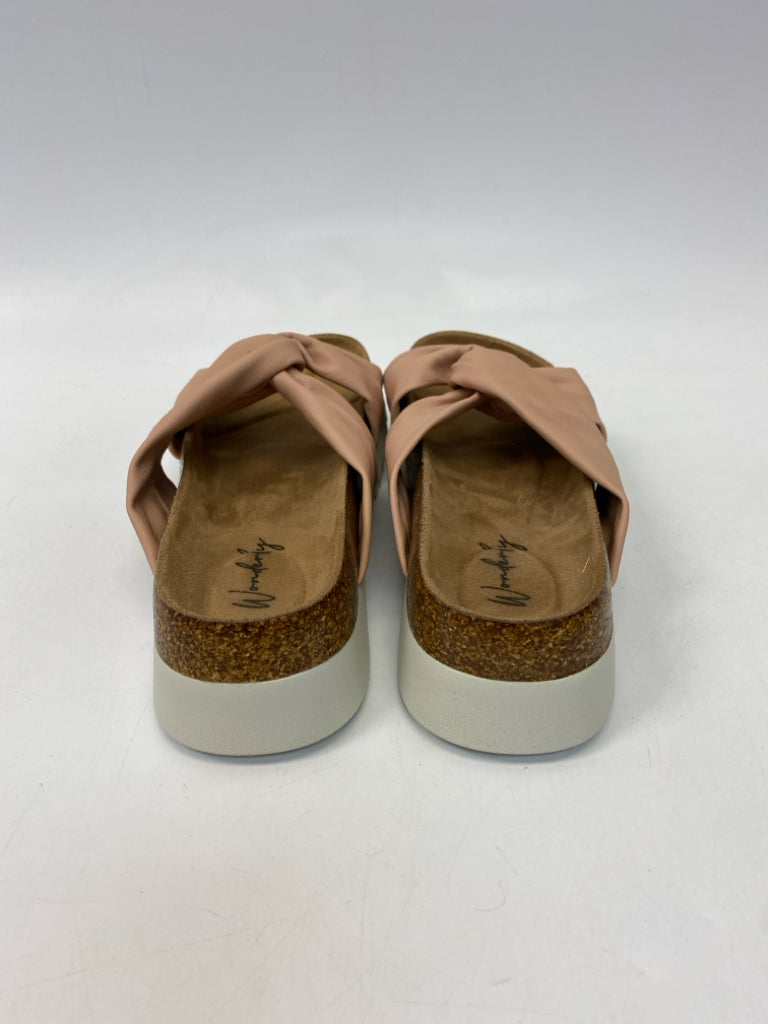 NWOT wonderly  Size 7 Blush Twisted Sandals