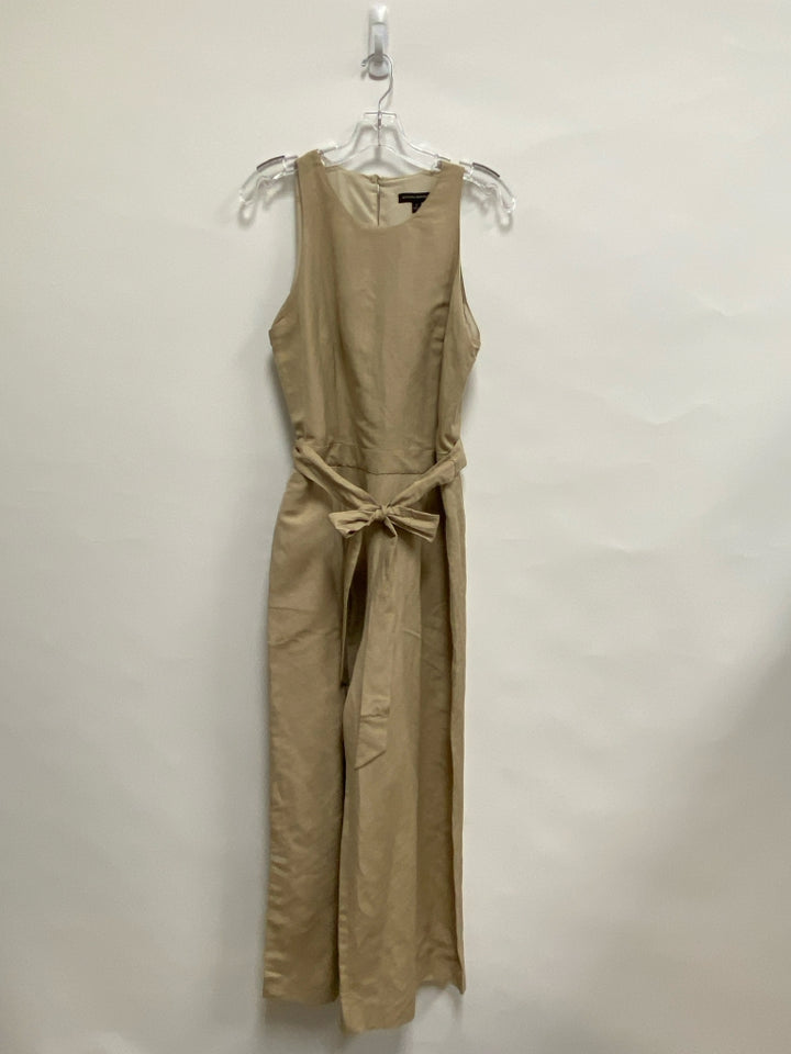 Banana Republic Size 8 Beige Sleeveless Ladies Jumpsuit