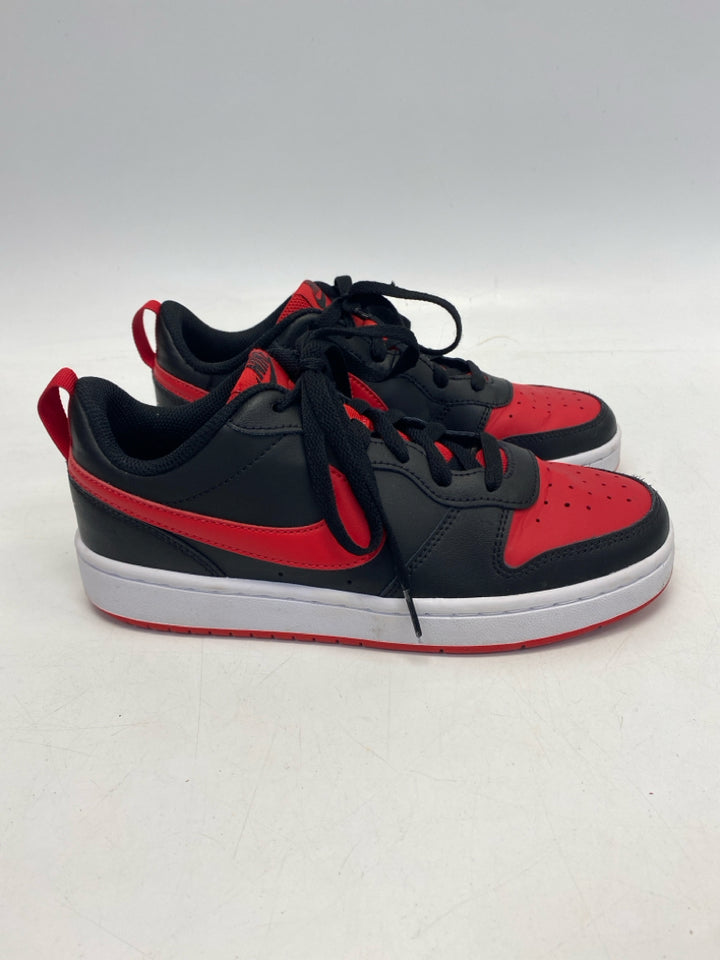 Nike SIZE 6 Red Black Lace-Up Boy&