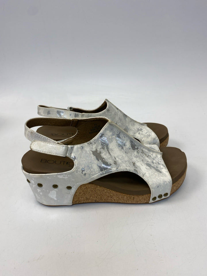Corkys  Size 11 White Silver Sandals