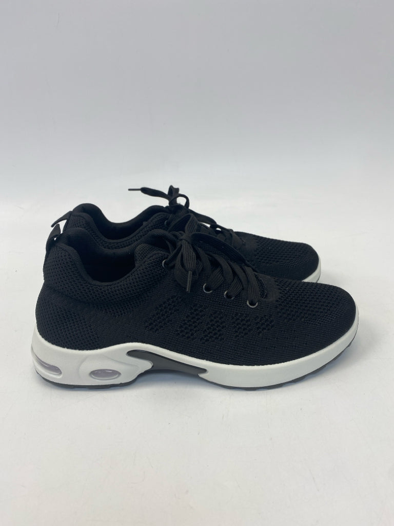 NWT  Size 43 Black Lace-up Sneakers