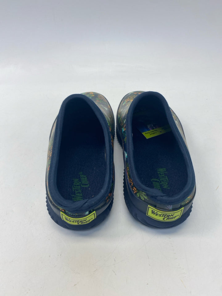 NWT Western Chief US Size 9 Navy Multi-Color Bird(s) Clogs
