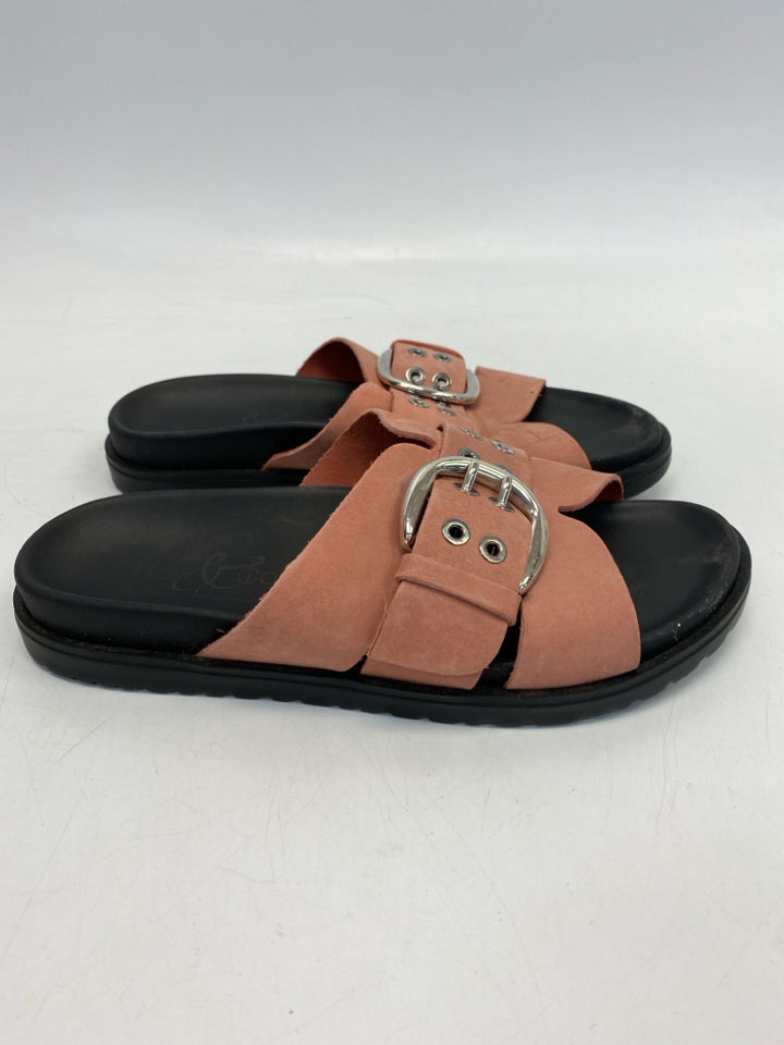 Bos &amp; Co Size 40 Blush Silver Buckle(s) Sandals