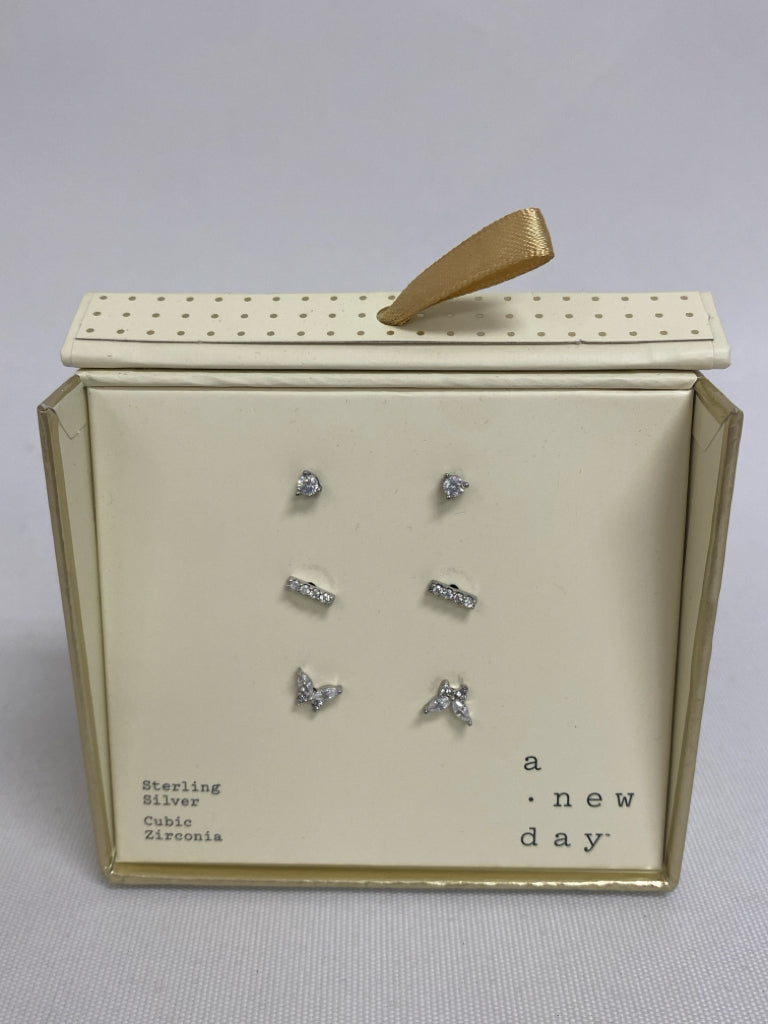 NEW/BOX a new day Silver Clear Jeweled Earrings