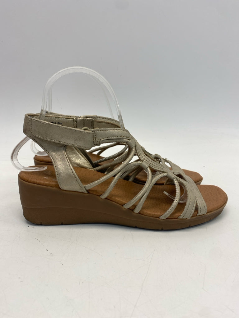 Bare Traps  Size 8.5 Champagne Loop Sandals