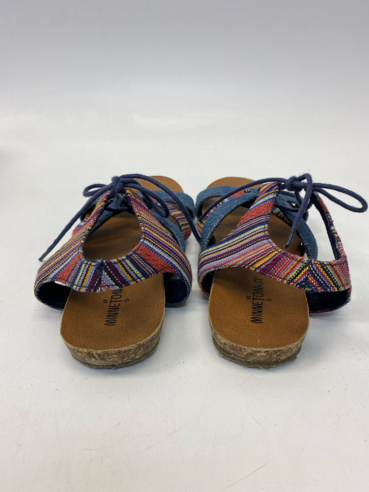 Minnetonka  Size 8 Blue Multi-Color Sandals
