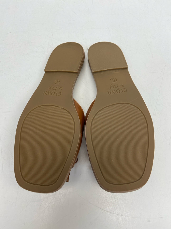 NWOT Crown &amp; Ivy  Size 6 Cognac Bow(s) Sandals