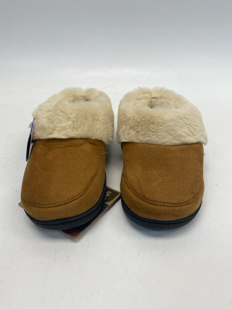 NWT Dearfoams US Shoe Size S Brown Cream Slippers