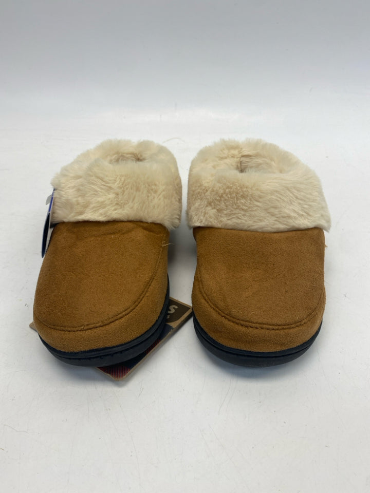 NWT Dearfoams US Shoe Size S Brown Cream Slippers