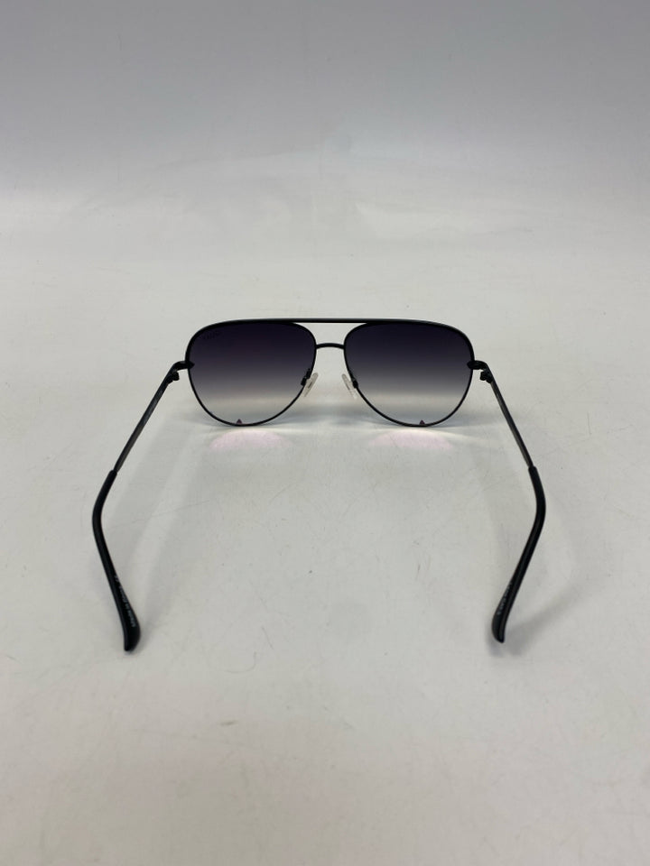 QUAY High Key Mini Aviators w/Clear Case