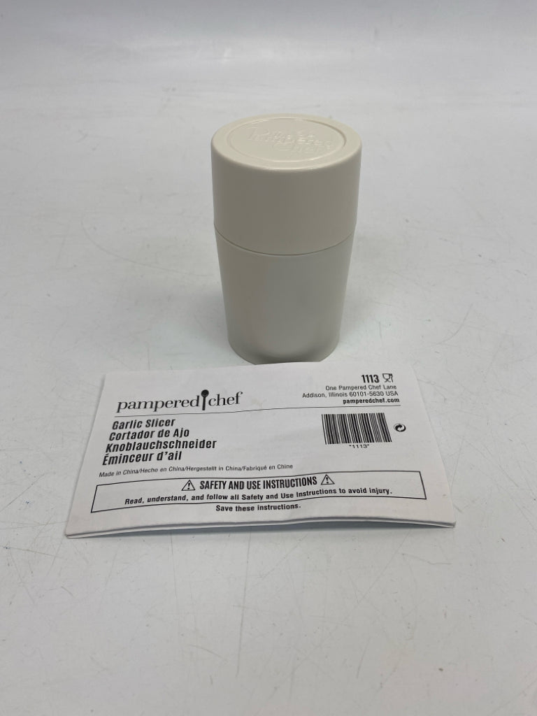 NWOT Pampered Chef White Misc. Kitchen