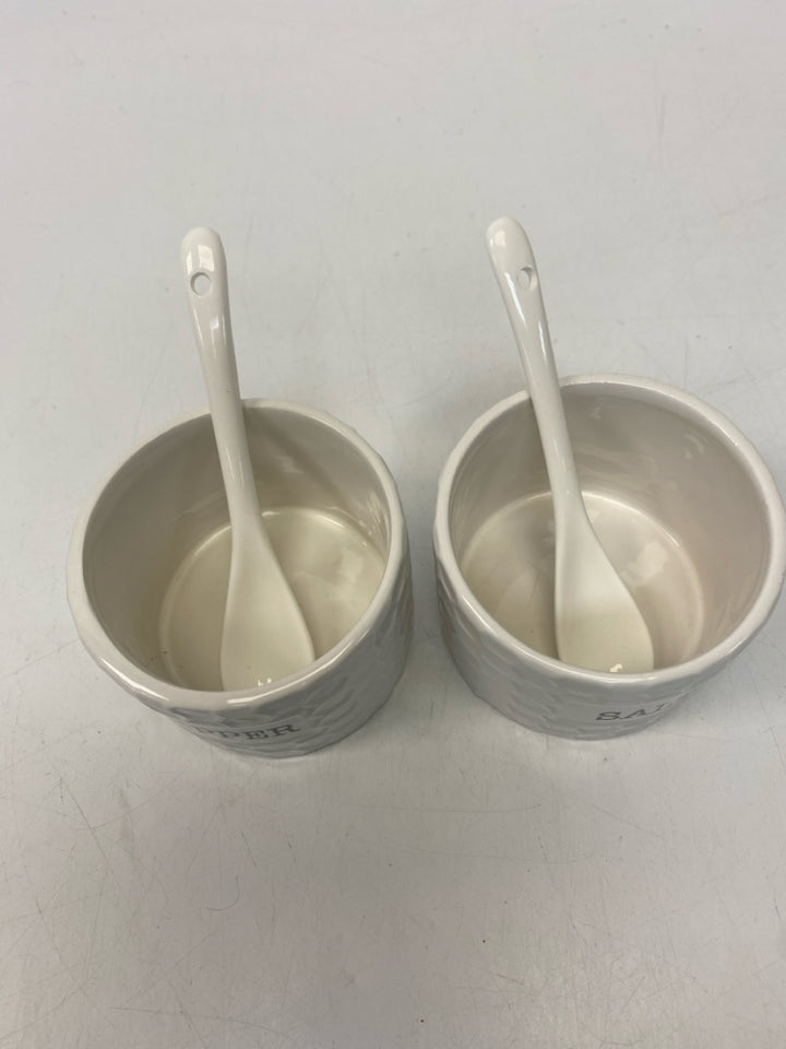 White Salt/Pepper