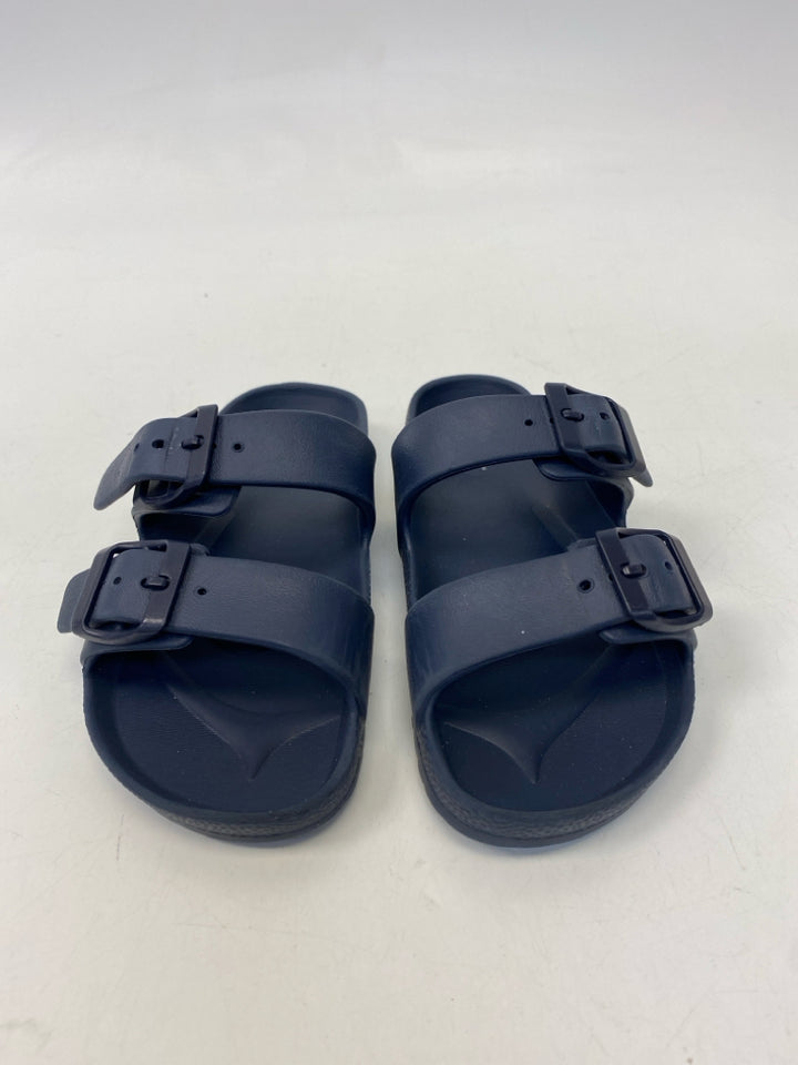 Cat &amp; Jack SIZE 13 Navy Buckle Rubber Girl&