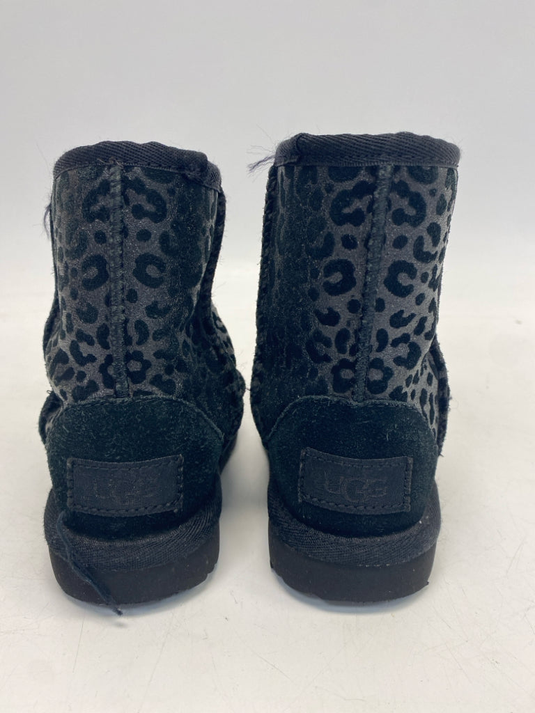 UGG SIZE 8 Gray Black Animal Print Girl&