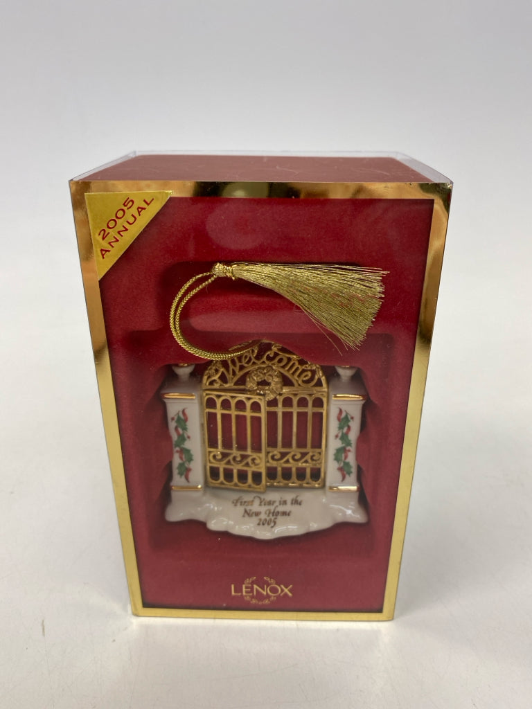 Lenox Ornament New Home Gates 2005