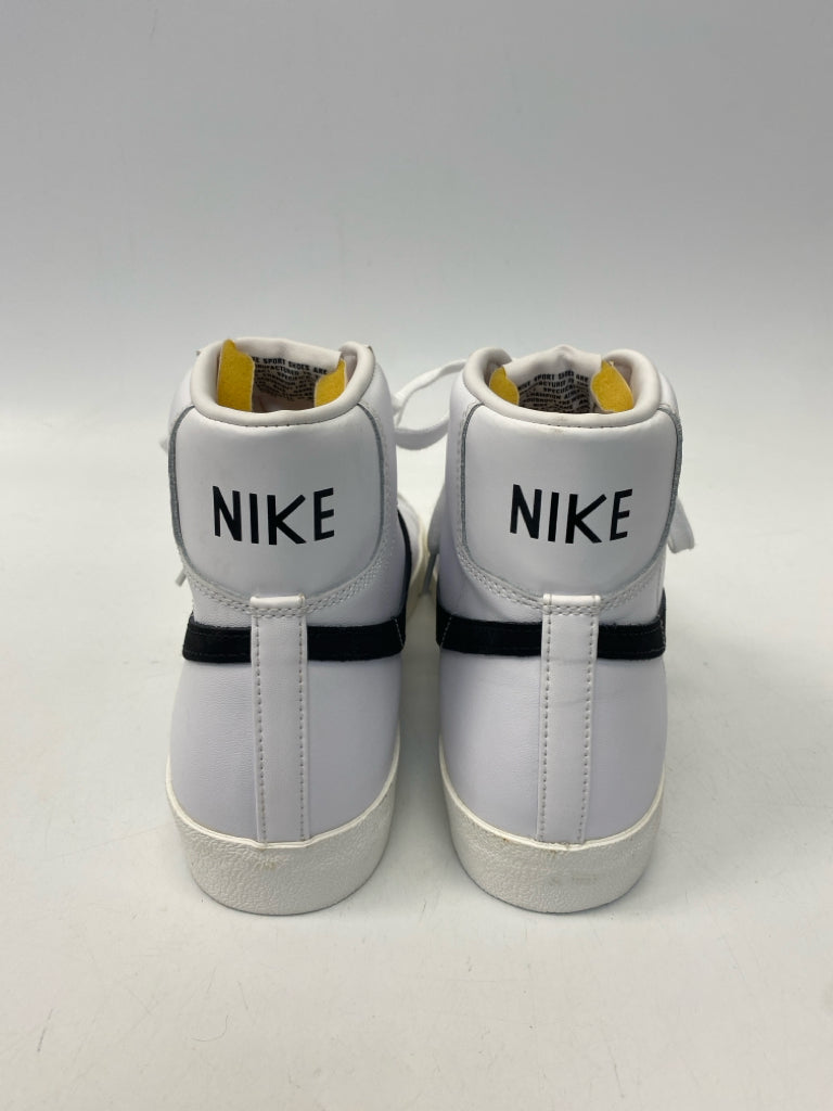 NWOT Nike Size 11 White Black Lace-Up Men&