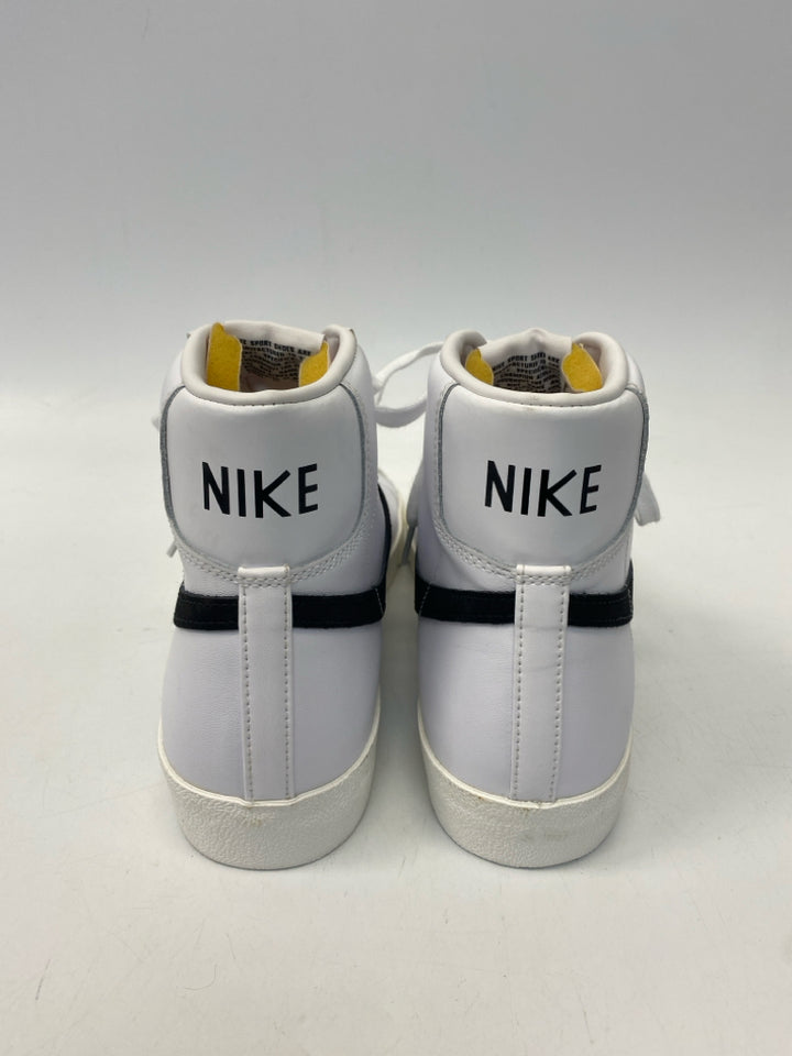 NWOT Nike Size 11 White Black Lace-Up Men&