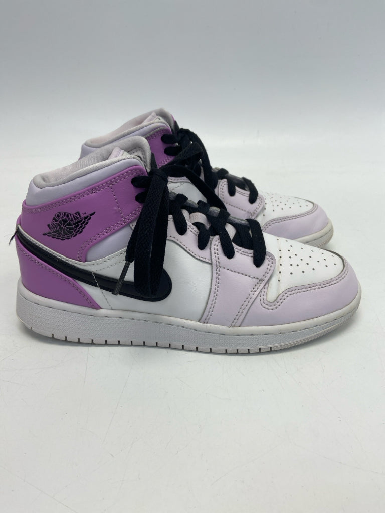 Nike SIZE 4.5 White Lavender/Black Lace-Up Girl&