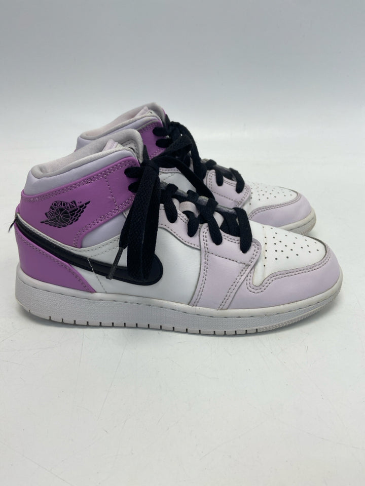 Nike SIZE 4.5 White Lavender/Black Lace-Up Girl&