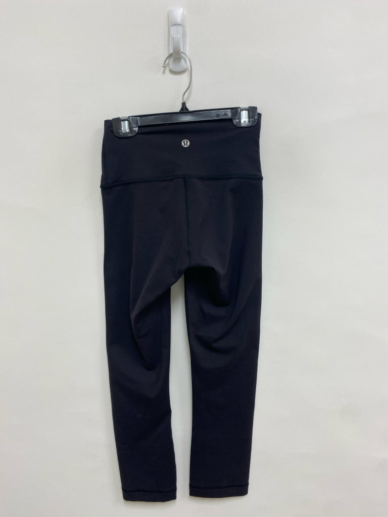 Lululemon Size 2 Black Cropped Athletic Capri