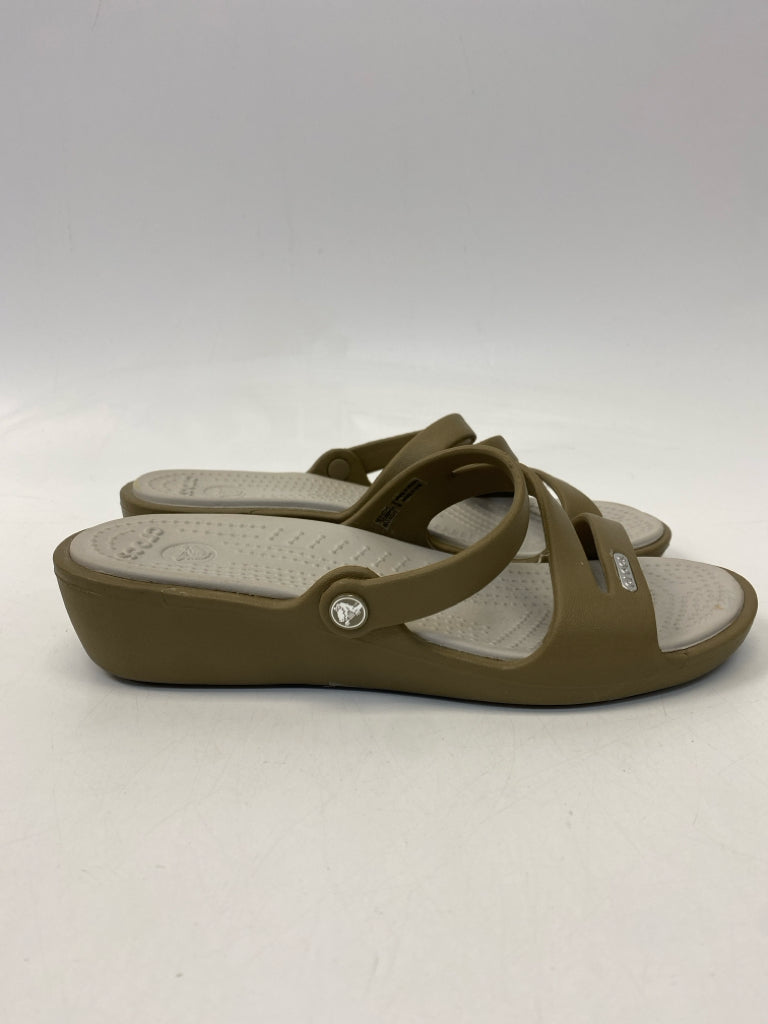 Crocs  Size 7 Brown Sandals